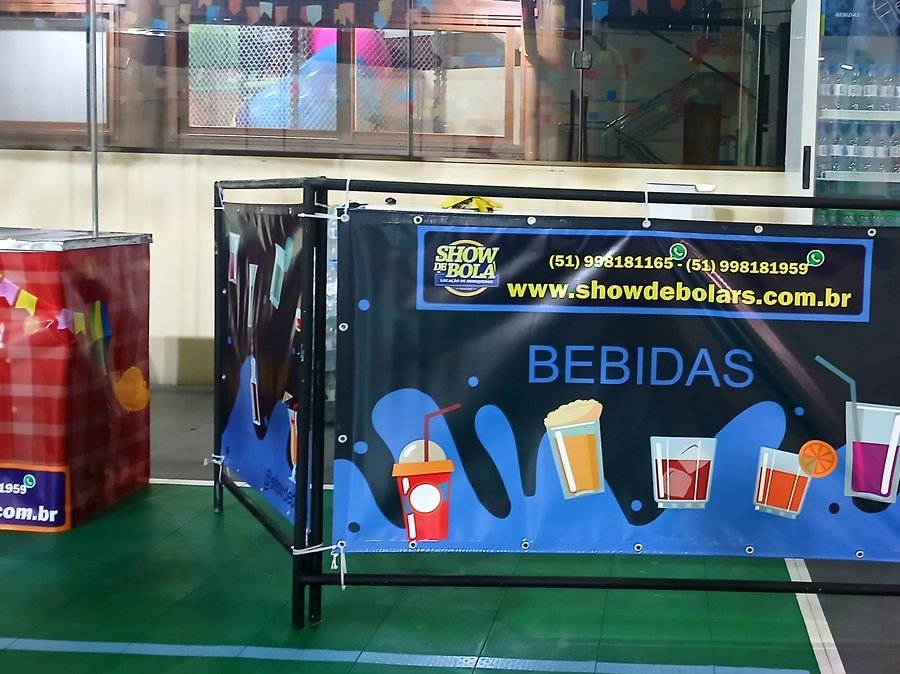 Barraquinha de bebidas da Show de Bola montada em um evento
